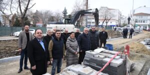 Milletvekili Aksal, Belediye Başkanı Helvacıoğlu ve İlçe Başkanı Kılınç, Keşan Kent Meydanı Projesi çalışmalarını inceledi