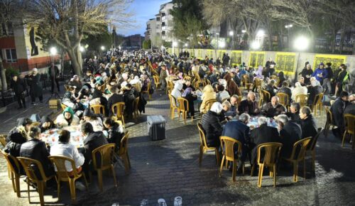 Keşan Belediyesi, geleneksel mahalle iftarında binlerce vatandaşı aynı gönül sofrasında buluşturdu