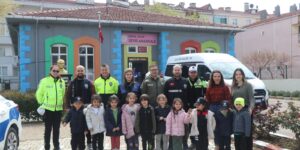 Keşan Polisinden minik öğrencilere sevgi eli..