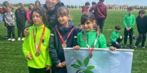 MEVLANA İLKOKULU ÖĞRENCİSİ ELİF ADA AKGÜN ATLETİZM 60 METRE İL BİRİNCİSİ OLDU