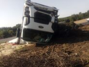 Keşan-Enez karayolunda kamyon devrildi bir kişi yaralandı