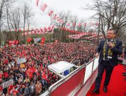 Keşan kırmızı beyaza büründü.. Keşan’da konuşan CHP Genel Başkanı Özgür Özel:“Keşan doktorsuz kaldı, Keşan hastalandı, Özcan, Keşan’ı iyileştirmeye geliyor”