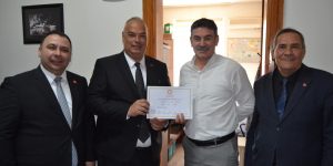Enez Belediye Başkanı Özkan Günenç mazbatasını aldı