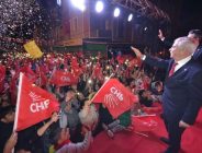 Özcan, Yukarı Zaferiye’de onbinlere seslendi: “Gözlerinizde umut var, sevgi var..!!”
