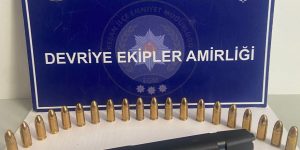Ehliyetsiz motorsiklet sürücüsünün üzerinde 20 mermi çıktı