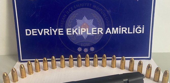 Ehliyetsiz motorsiklet sürücüsünün üzerinde 20 mermi çıktı