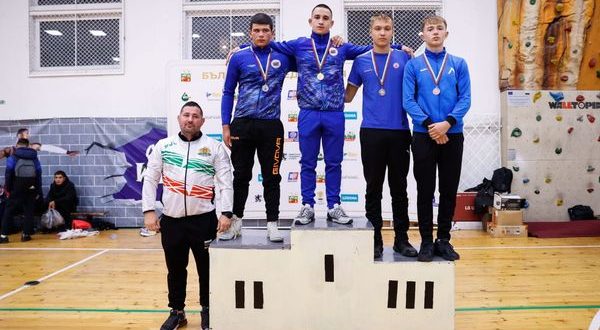 Enezli sporcu Ege Yılmaz, U-17 Yıldız Erkekler Serbest Güreş Bulgaristan Şampiyonasında 3.oldu
