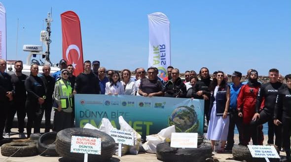 Enez’de liman temizlendi