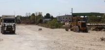 100. YIL MAHALLESİ’NDE YENİ BAĞLANTI YOLU ÇALIŞMALARI SÜRÜYOR