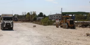 100. YIL MAHALLESİ’NDE YENİ BAĞLANTI YOLU ÇALIŞMALARI SÜRÜYOR